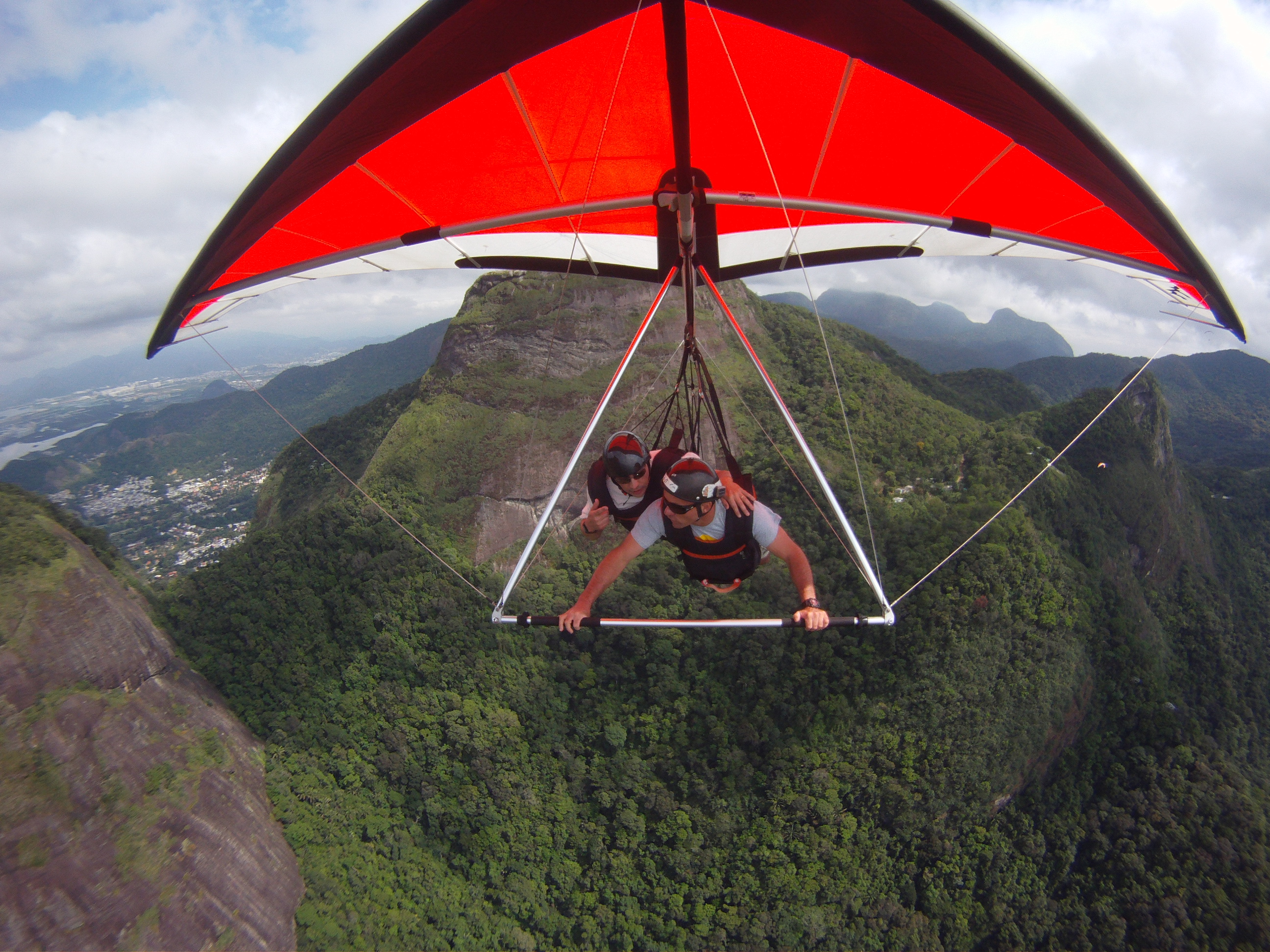 Hang_Gliding_high_above_Tijuca_National_Park_Rio_de_Janeiro.jpg
