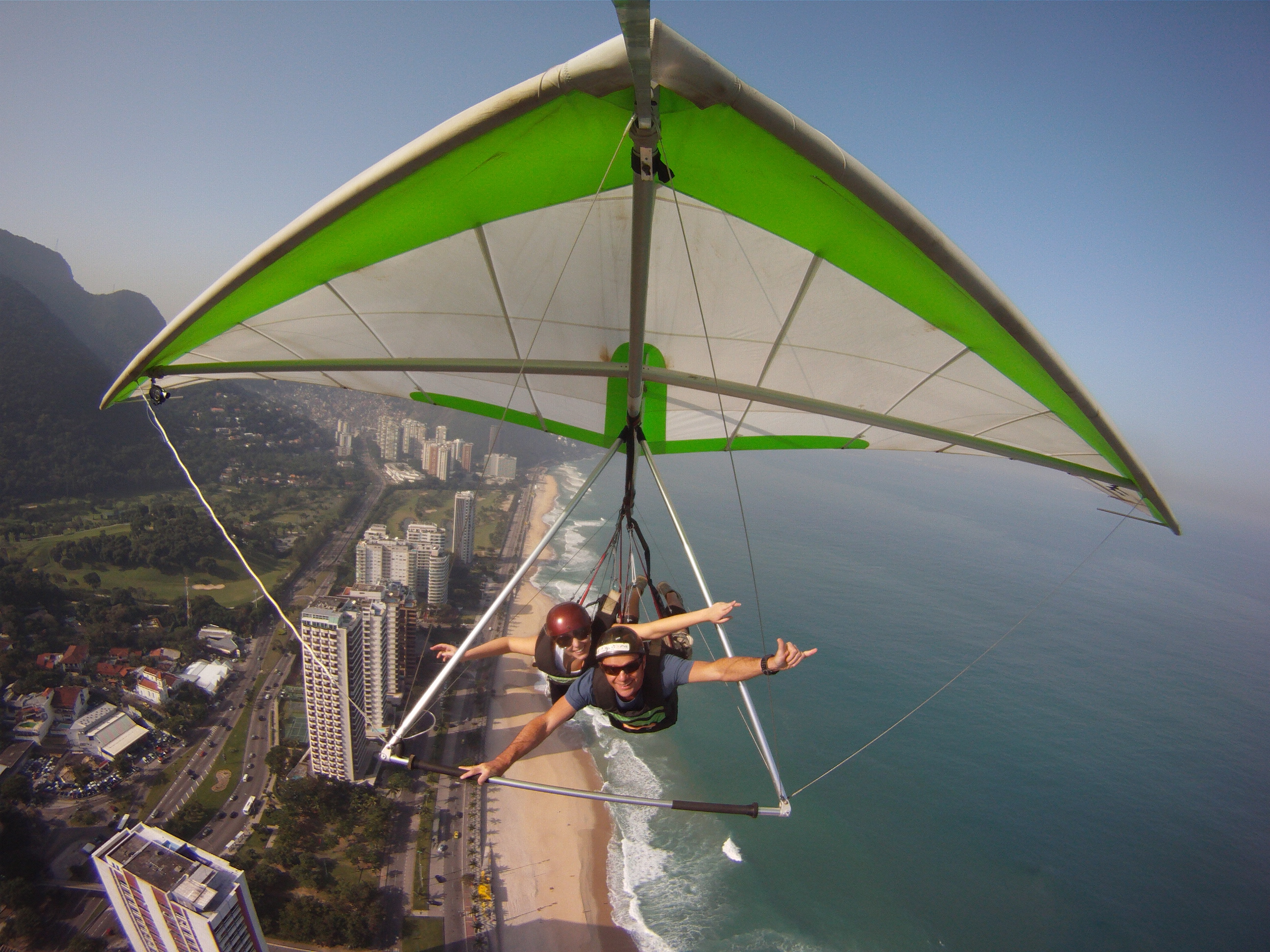 Rio_Hang_Gliding_over_the_beach.jpg